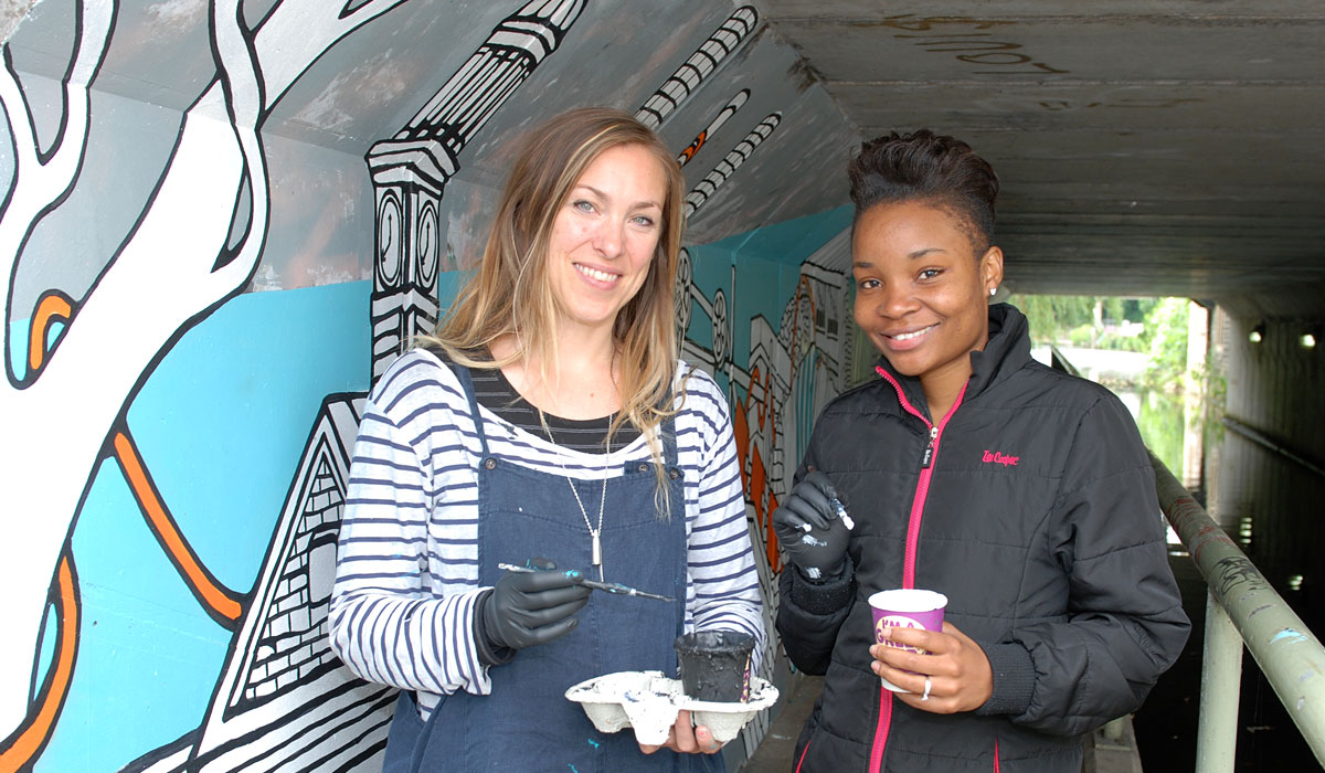 Street artist Jo Peel with student Rosalee Brown