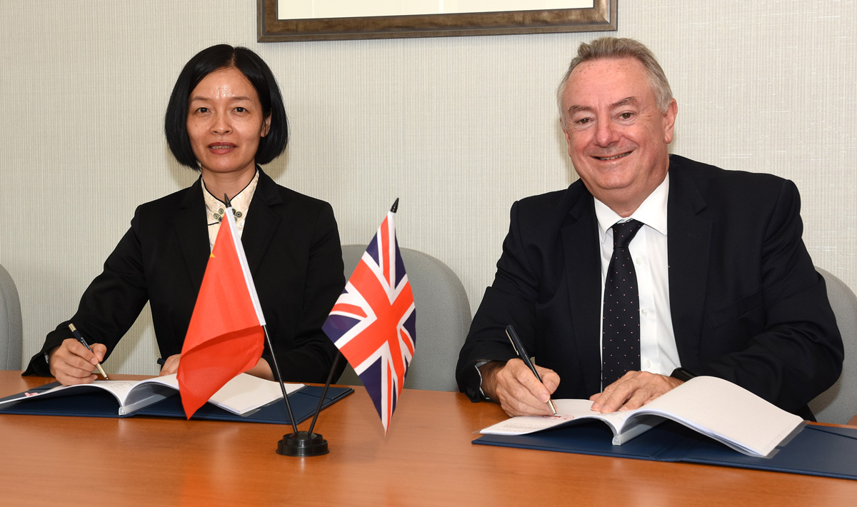 Pictured are the Vice-President of USST, Madam Cai Yonglian, and Huddersfield’s Vice-Chancellor Professor Bob Cryan