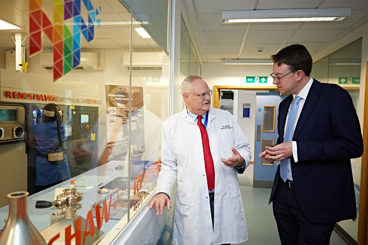 Minister commends University’s Innovation Centre on recent visit – Government Minister Simon Clarke asked to visit the 3M Buckley Innovation Centre