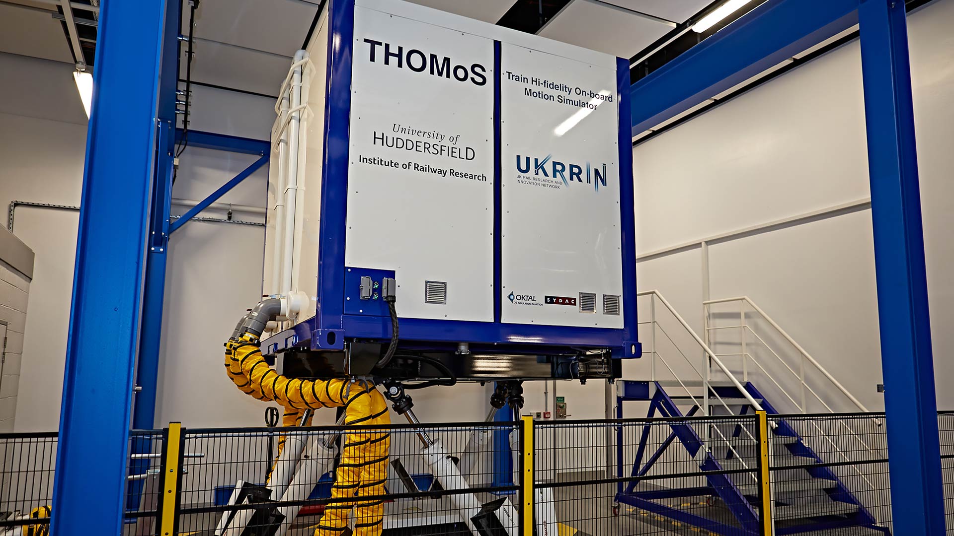 The THOMoS motion platform-based laboratory simulator 