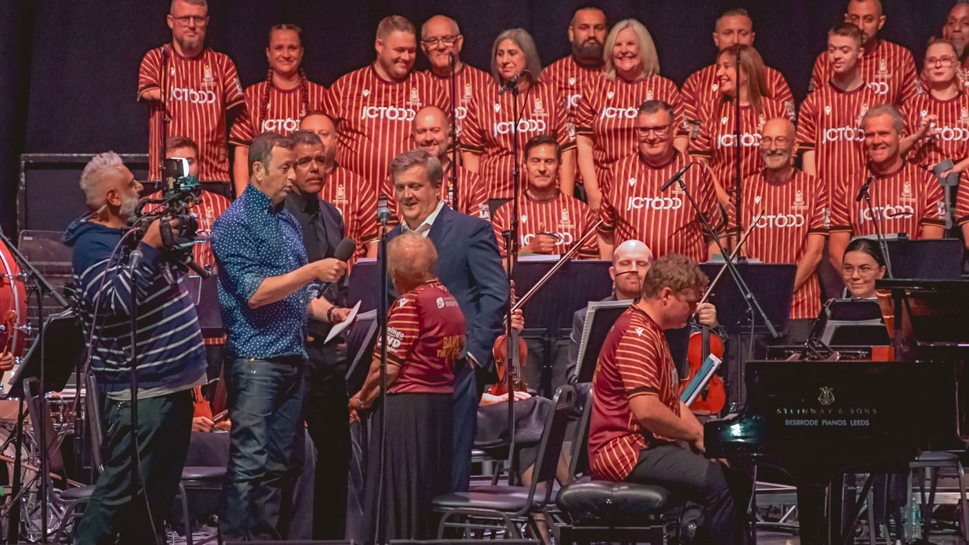 Chris Kamara and Aled Jones on stage in Bradford