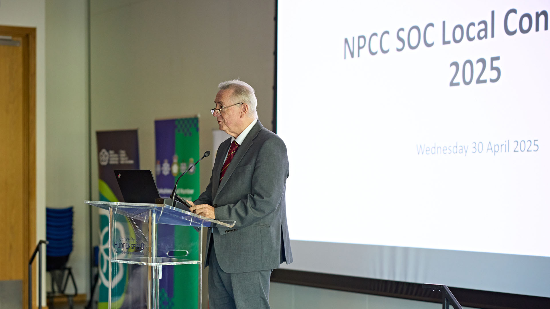 Bob Cryan speaks at a conference