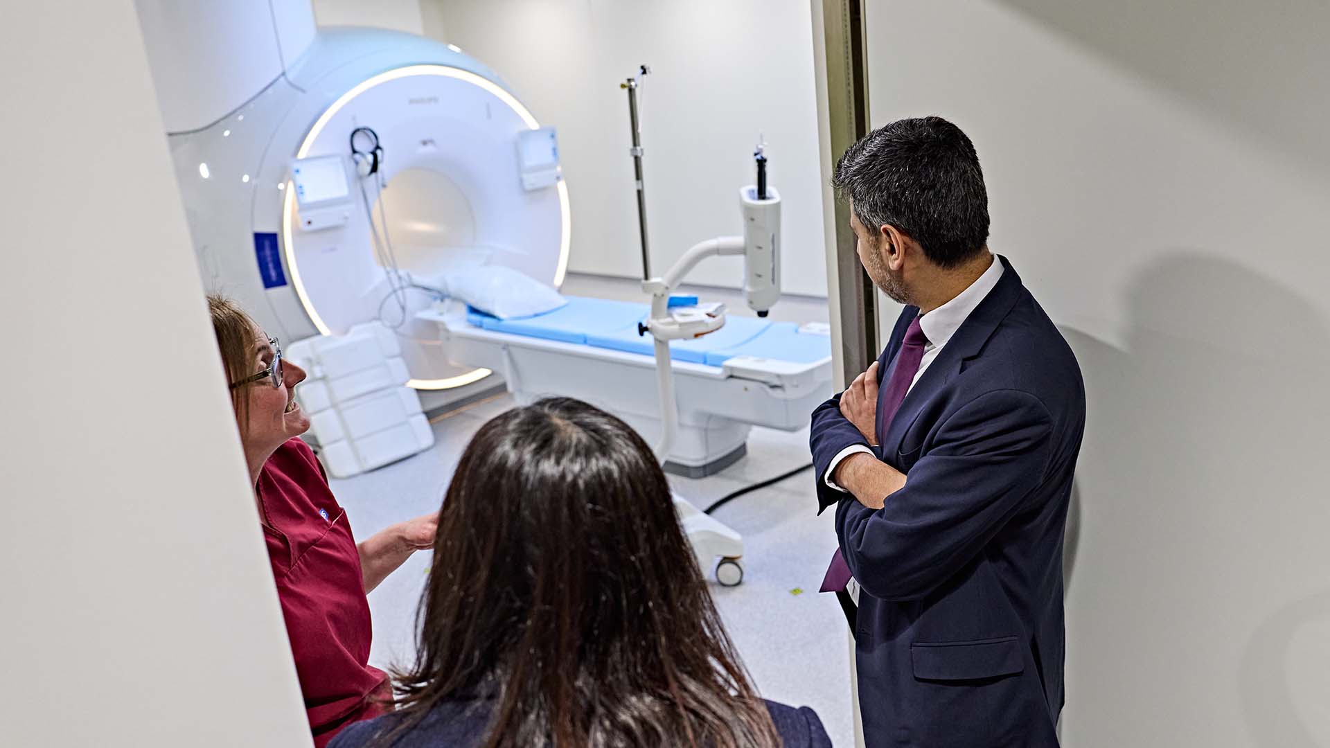 Dr Ahmed and a MRI scanner