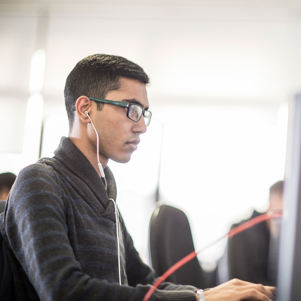 Student using computers on campus