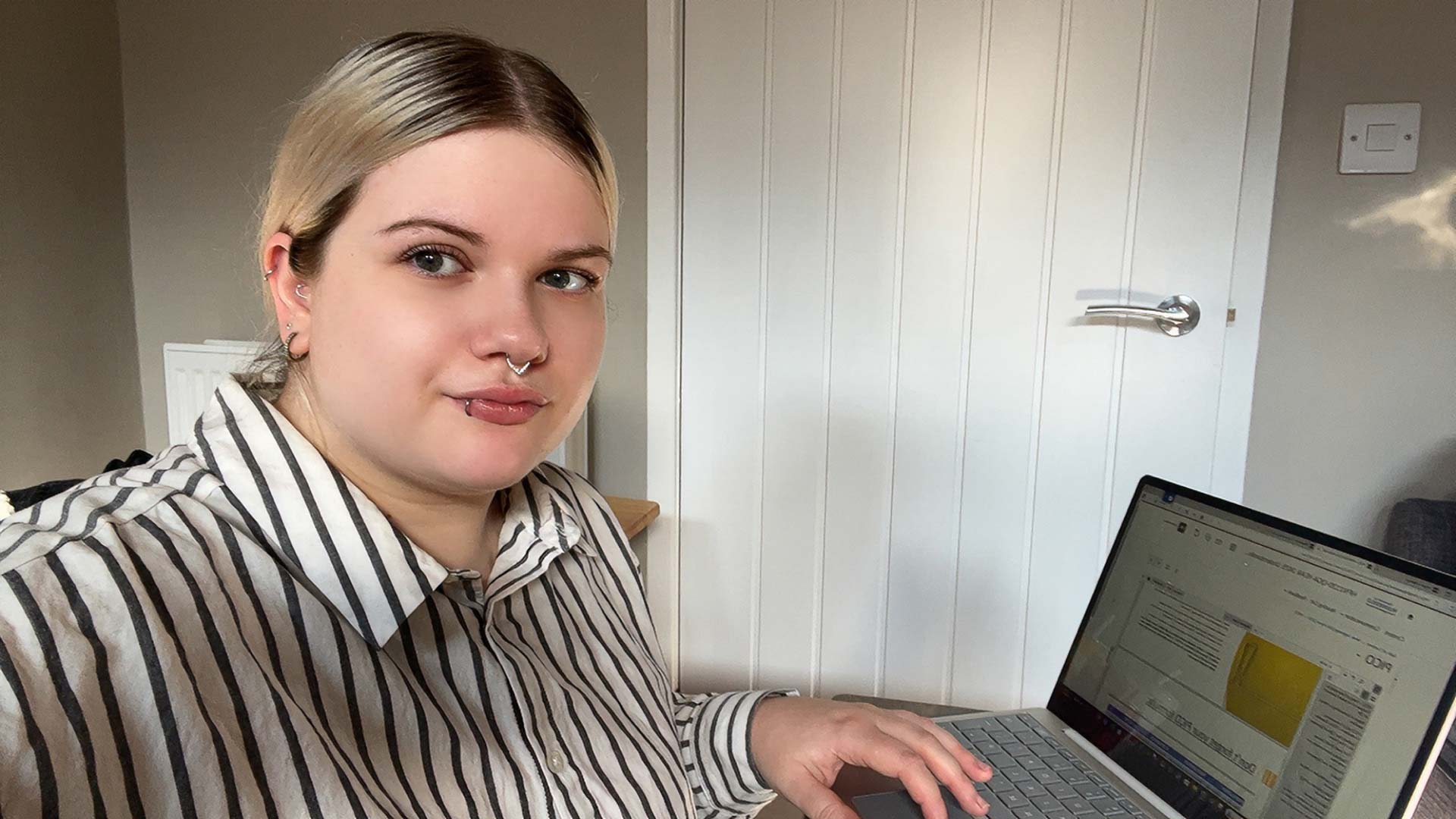 Emma sat at her desk with her laptop.