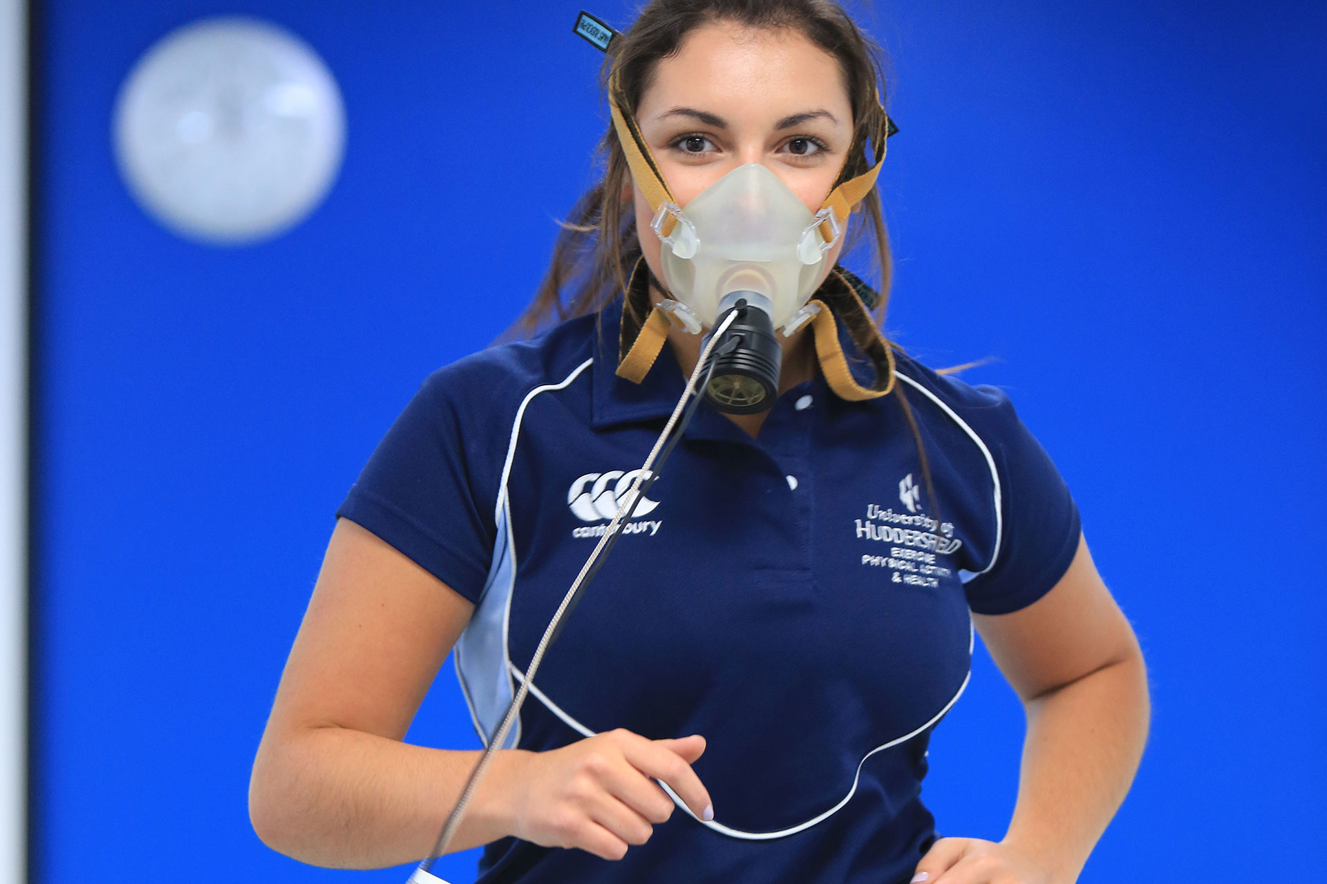 Photo of a student using equipment to measure oxygen and CO2 output during exercise.
